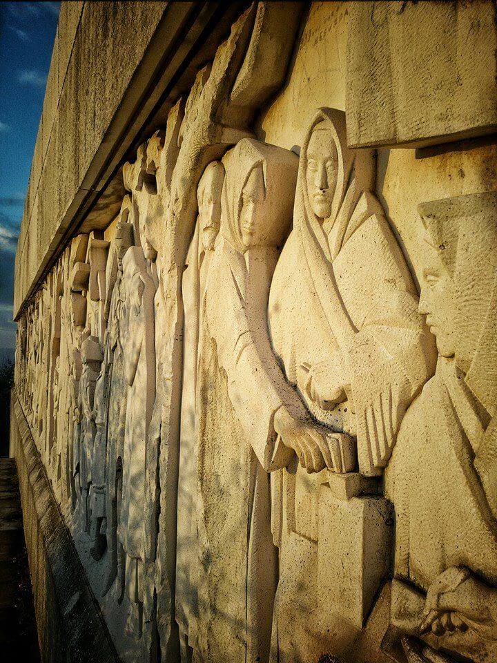 Monuments Side Relieves